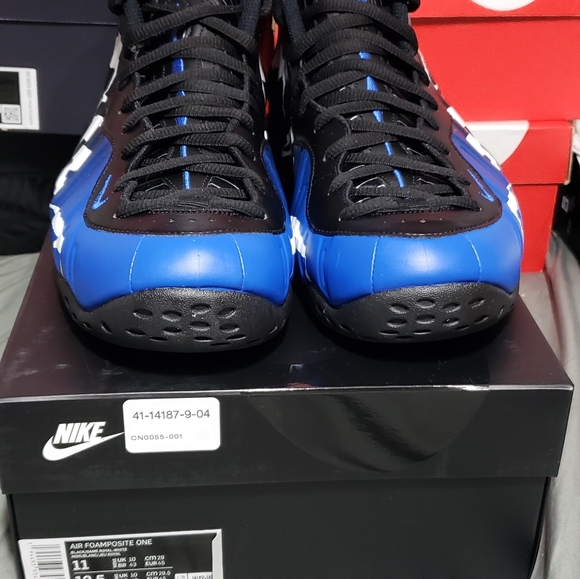 foamposite one black aurora